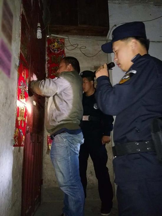 白城粗心妈妈误将幼女锁家中 