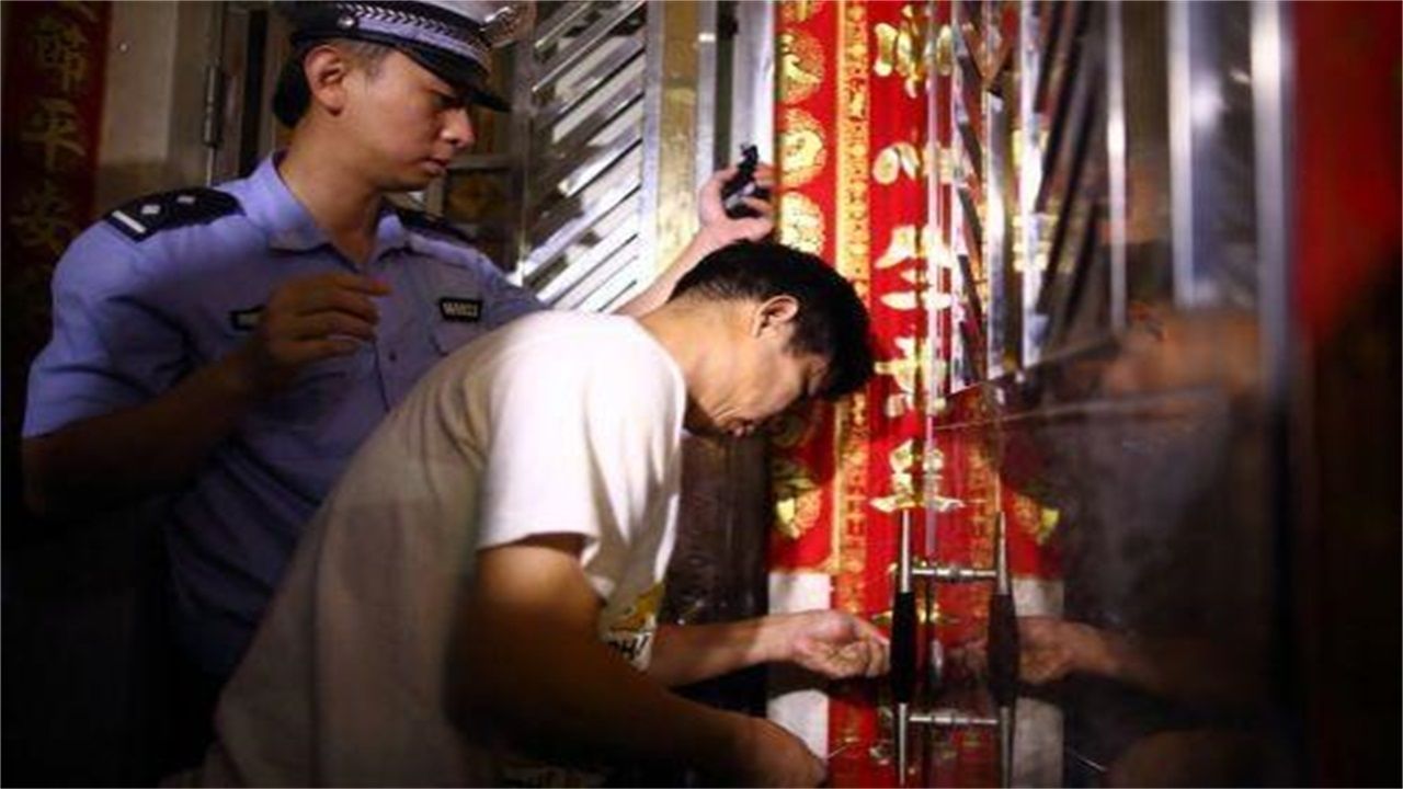 白城请开锁师傅开了锁后，师傅